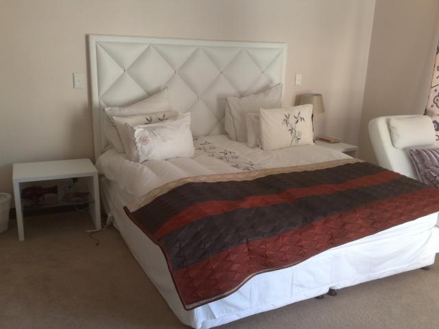 Diamond Bed & Pedestal